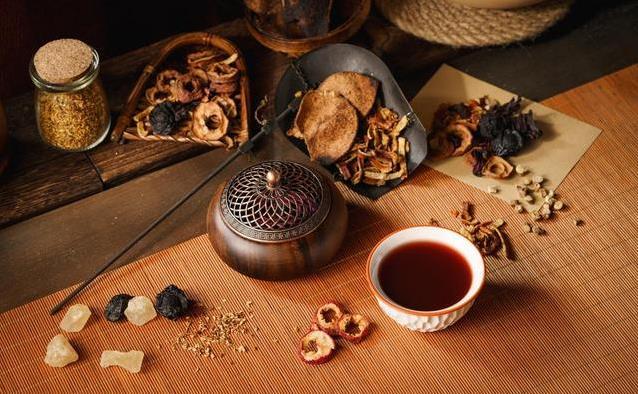 荷叶山楂陈皮茶，简单泡一泡，身体悄悄变轻松？