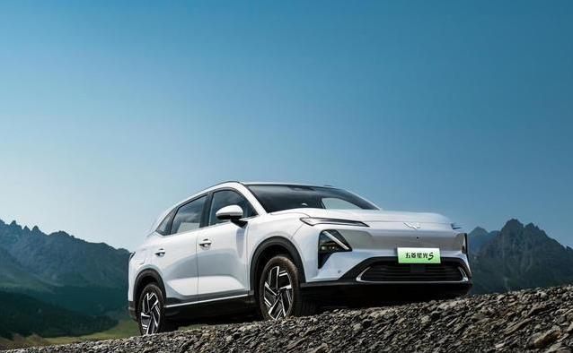 8万买顶配SUV，五菱星光S空间逆天，真香？