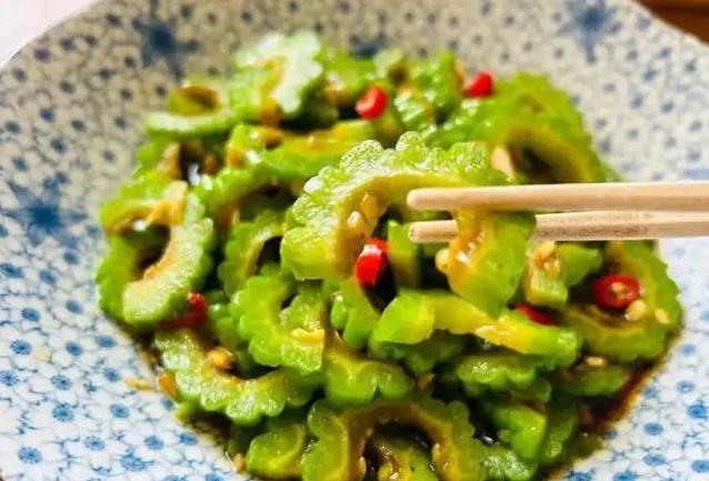 夏天吃苦瓜真有奇效？坚持两月身体大变样，你敢试试吗？