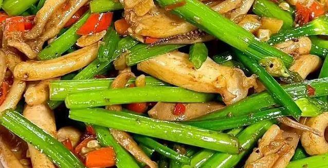 韭菜鱿鱼须一炒，香气扑鼻勾人馋，家常菜为何这么火？