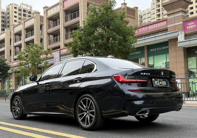 7万公里宝马3系一手车，黑色帅炸仅20万，值不值得入手？