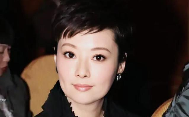 张怡宁嫁大20岁富商，婚后幸福却藏秘密，袁立12年情史成遗憾