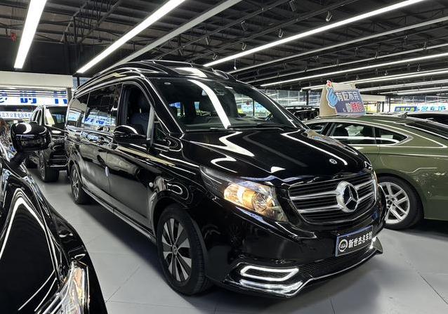30万买奔驰威霆，4万公里如新车，家用商用全能王？