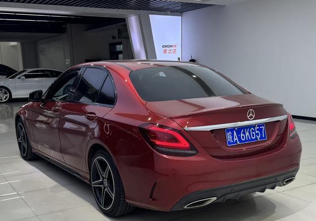 红色奔驰C260仅13.88万，车况靠谱，值不值？
