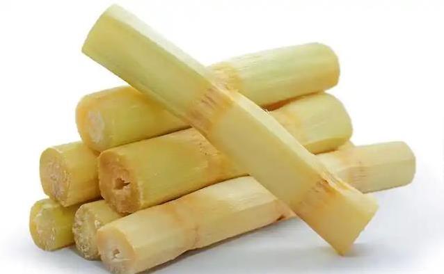 每天啃甘蔗解馋，老人却悄悄伤肝，肝硬化风险翻倍？