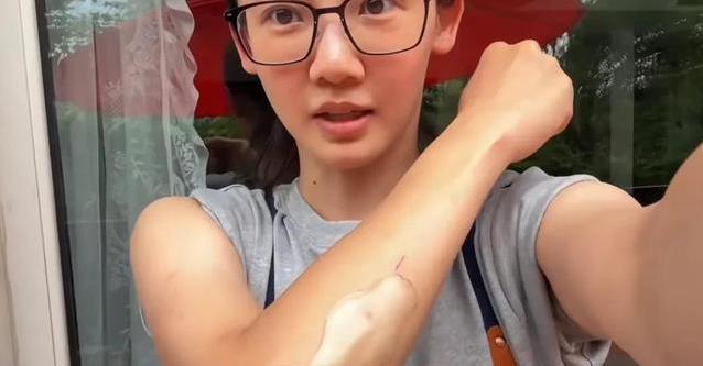 苗苗别墅变农场晒黑两度，郑恺心疼不已，她为啥这么拼？