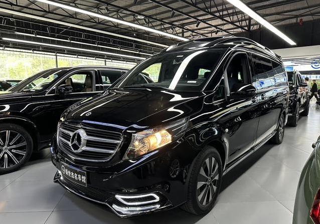30万买奔驰威霆，4万公里如新车，家用商用全能王？