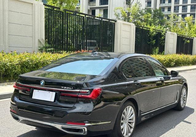 38万入手宝马七系，4万公里车况藏秘密，真值？