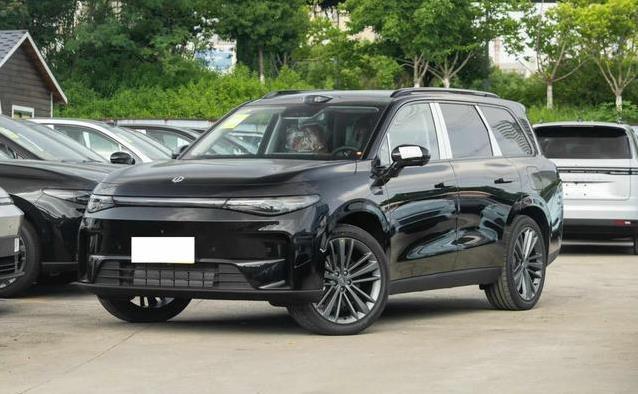 零跑C16新款16.98万起，车载冰箱超实用，真能不纠结？