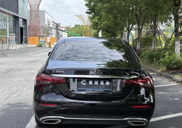 二手奔驰E级仅37万，豪华车况如新，能入手吗？