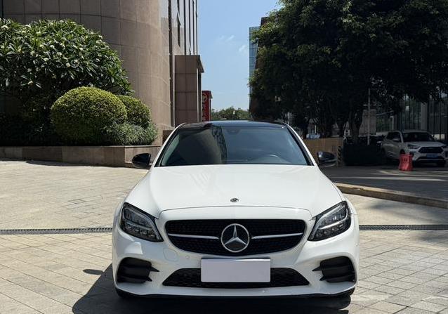 21年奔驰C级5万公里，18万买豪华车，值不值？