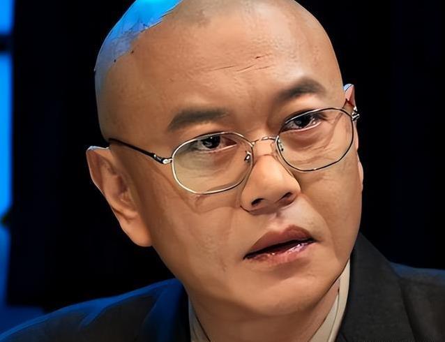 豪车接送却演小配角，他身家亿万为何不争主角？