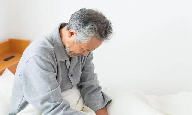 肚子胀背痛当小事？小心胰腺癌信号，医生急喊别忽视