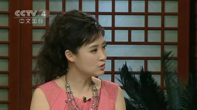 30年零失误主持央视，她低调到没人知，竟是大明星后代？