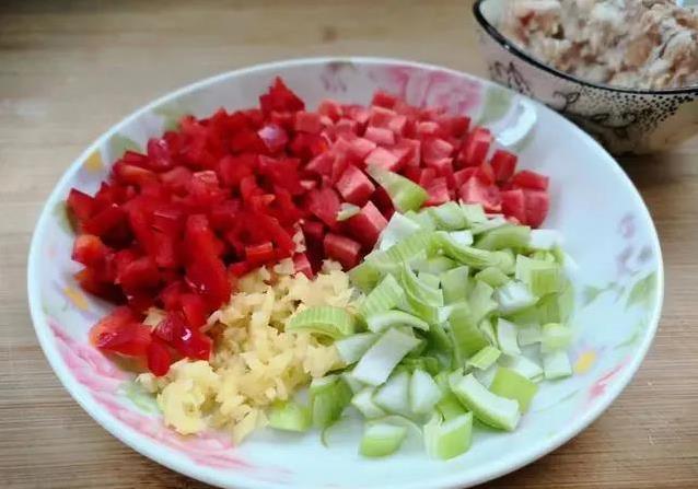 豌豆炒肉末香翻天，5分钟学会，家人都抢着吃