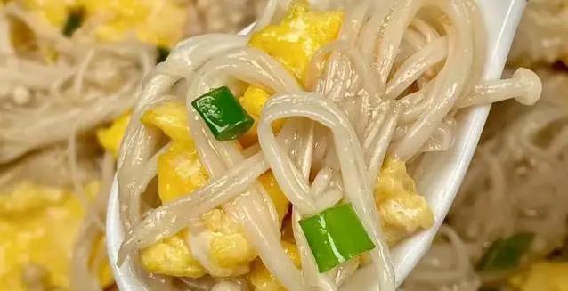 金针菇炒鸡蛋，10分钟上桌，味道却让人吃到停不下来