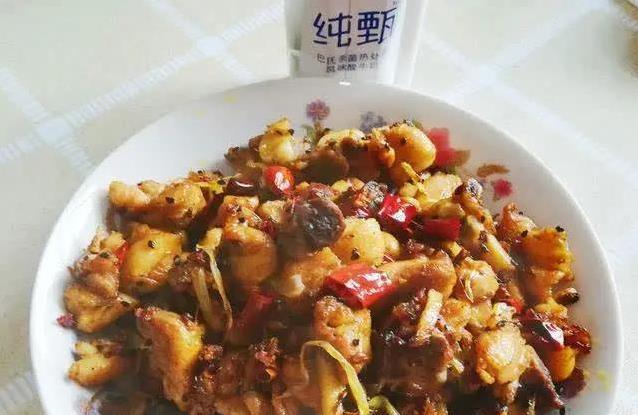 鸡腿从此不红烧，5分钟炸出麻辣香，全家抢光盘子空？