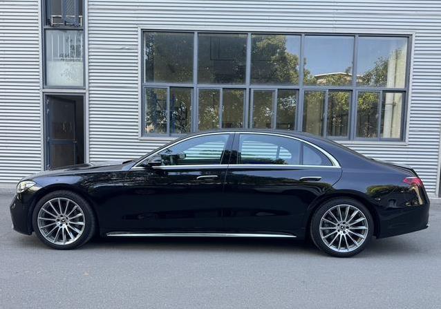 85.8万买奔驰S级，1.8万公里准新车，真值？