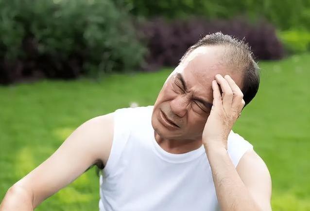 确诊脑梗后坚持3件事，80岁老人活得硬朗，你猜是啥？
