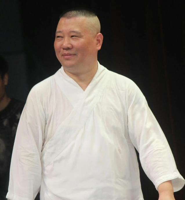 岳云鹏开唱被吐槽，郑好直播惹争议，郭德纲为啥力推？