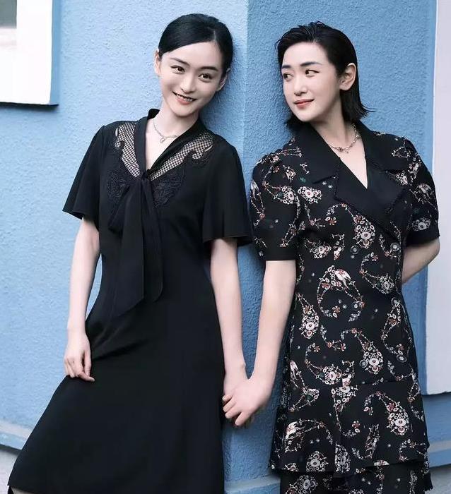 38岁何泓姗貌美如少女，妈妈60岁似姐妹，冻龄秘诀全靠这？