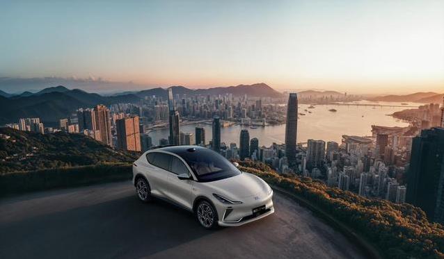 32.99万全配豪车，智己LS7秒杀百万级SUV，值不值？