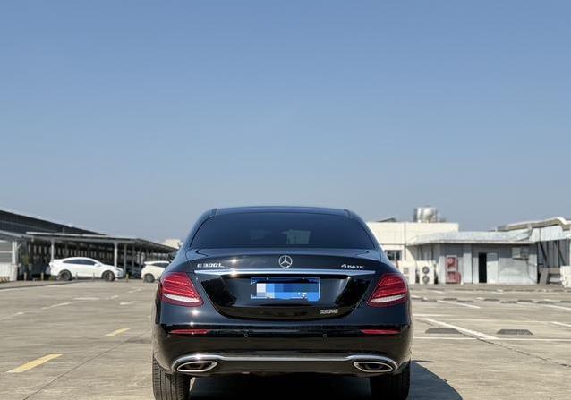 18万买奔驰E级真香？8.3万公里豪车，值不值入手？