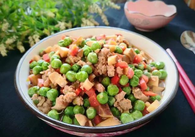 豌豆炒肉末香翻天，5分钟学会，家人都抢着吃