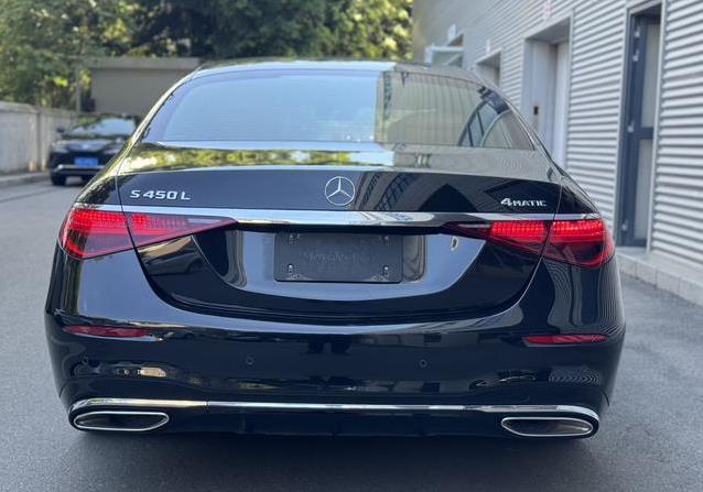 85.8万买奔驰S级，1.8万公里准新车，真值？