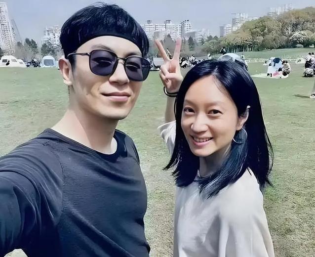 结婚12年零绯闻，朱亚文沈佳妮同框庆生，谣言离婚谁信啊？