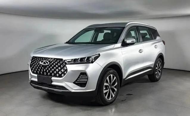 8万买大空间SUV，瑞虎7新款配置爆棚，哪个型号最值？