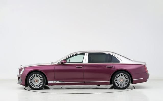 红旗国雅震撼亮相，V8动力碾压豪车，凭啥这么自信？