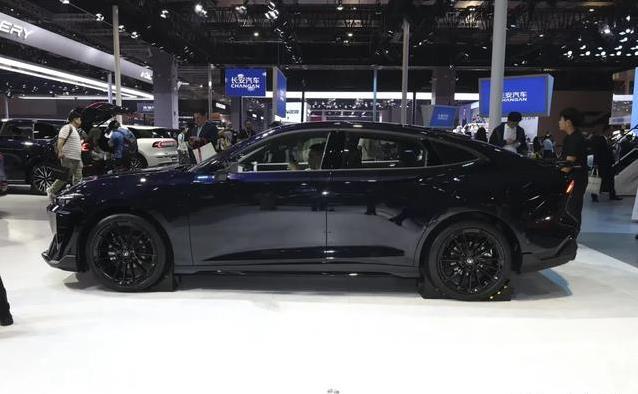 长安UNI-V大变身：2.0T飙180kW，新造型帅炸，价格能惊喜？