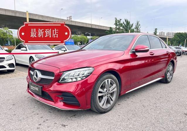 13万入手红色奔驰C级，4.9万公里值不值？豪华感拉满！