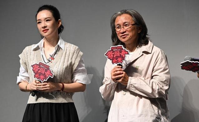 剧组T恤千人一面，章子怡改两刀出彩，秘密藏在哪儿？