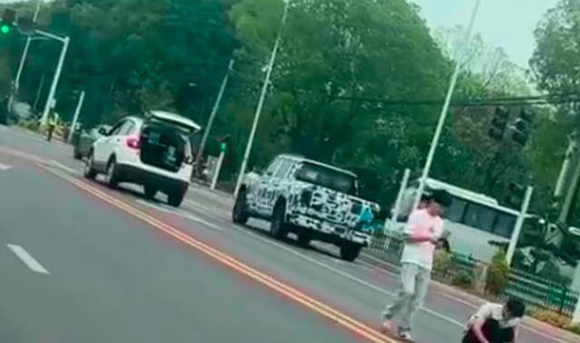 八辆V27沙漠狂飙，奇瑞硬派SUV真能火？年内上市有戏吗