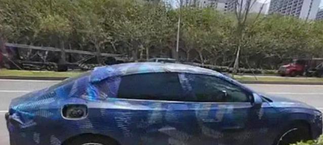 腾势Z7内饰炸裂曝光！超大屏幕亮眼，科技感拉满你心动没？