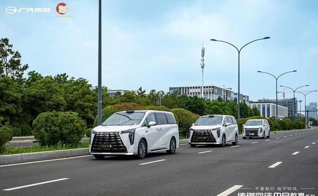 长春6月22日，M8乾崑惊艳亮相美术馆，豪华座椅让人不想下车