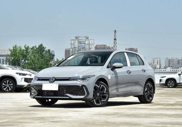 2025高尔夫12.99万开卖，全新1.5T动力炸街，外观却更拉风？