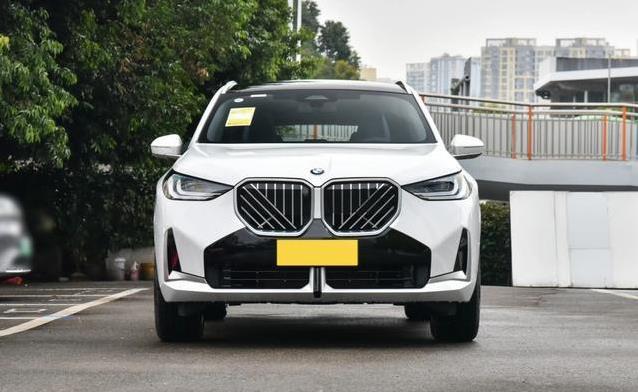 空间逆天秒杀竞品，新脸却让老粉炸锅，2025宝马X3L值45万？