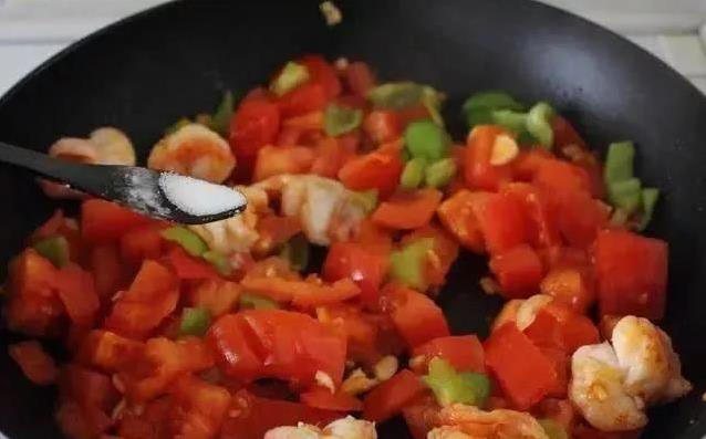 西红柿炒虾仁超下饭，香炸西红柿酥到爆，你家最爱哪一道？