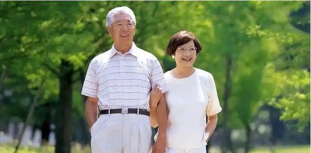 腿软走不动只因老了？4种隐藏疾病，查清楚再锻炼
