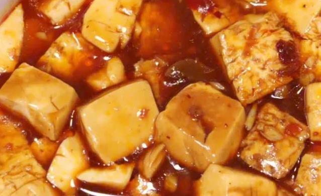 麻婆豆腐香飘百年，川渝两地争正宗，谁家味道更胜一筹？