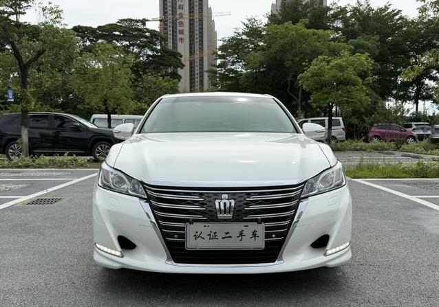 10万买8年皇冠2.0T，配置豪华真划算，车况却藏小秘密？