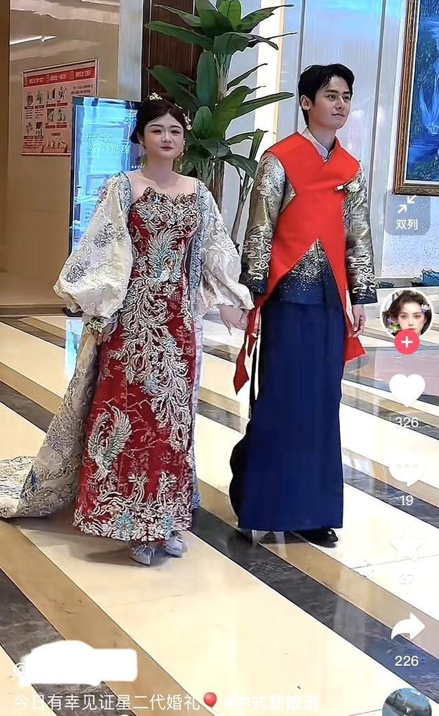 宗峰岩52岁当公公，儿子婚礼帅翻全场，父子同框谁更抢镜？