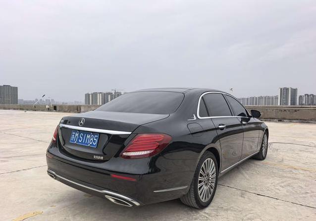 5年奔驰E级仅26万，豪华不减，值不值？