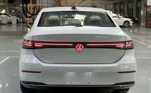 新速腾帅到炸街！尺寸更大内饰翻新，能再火十年？