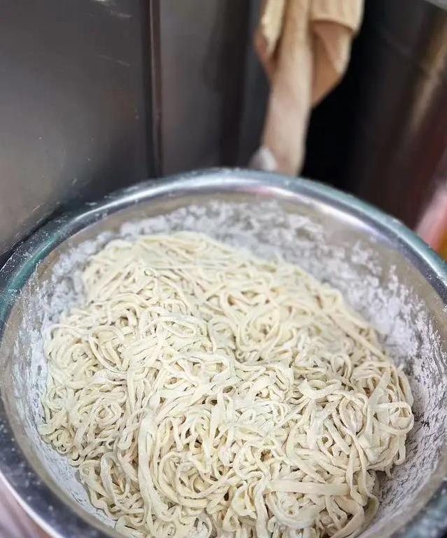 低调漯河藏美食，烩面麻辣香，哪碗最好吃？