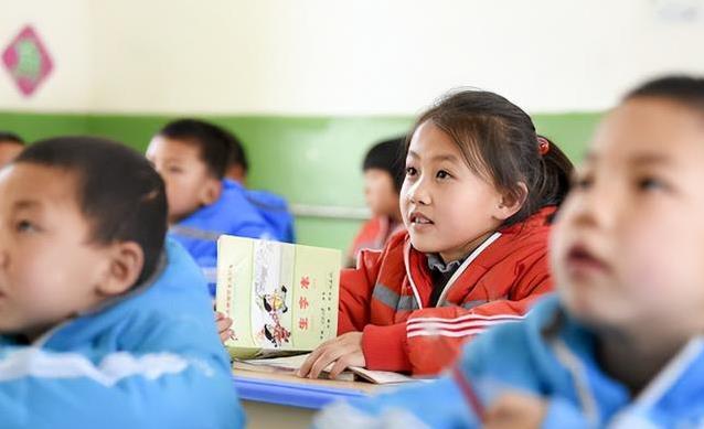 小女孩一笑成名，百万合同摆眼前，父母却做出惊人决定！