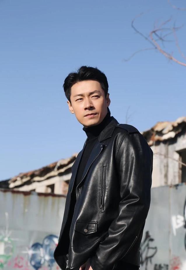 明星放下光环送外卖，娱乐圈不好混，他们咋选这条路？